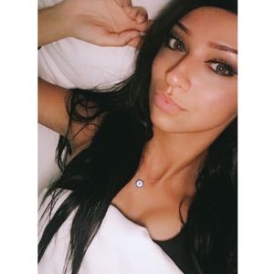 Meet your Posher, Elif